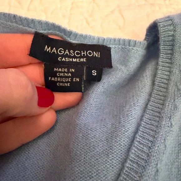 Women's Blue Cashmere V-Neck Sweater - Picture 9 of 10